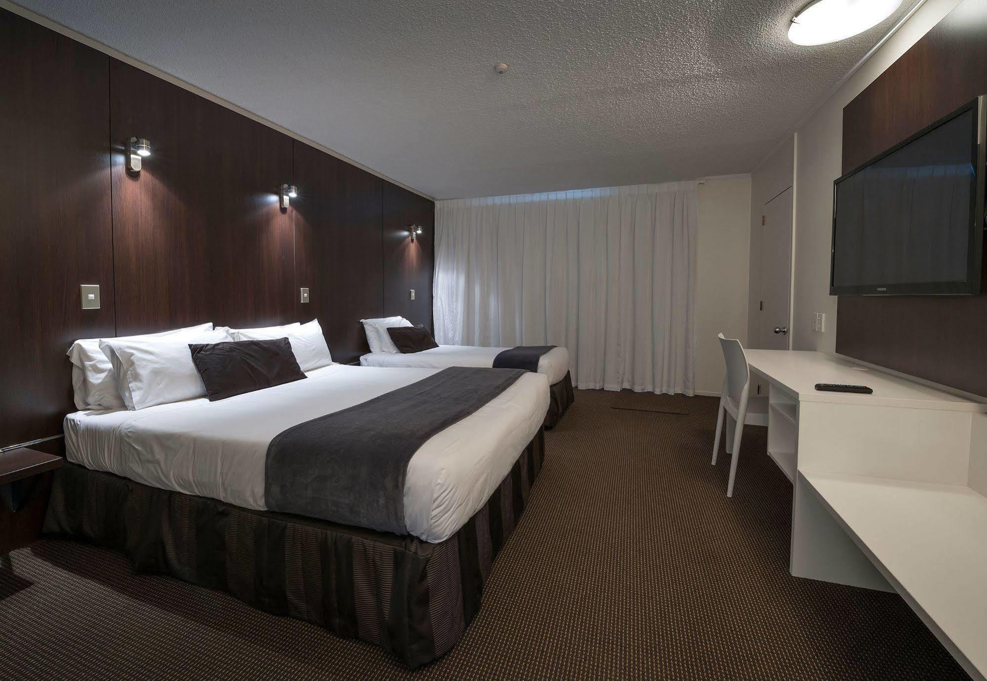 The Towers On The Park Hotell Christchurch Exteriör bild