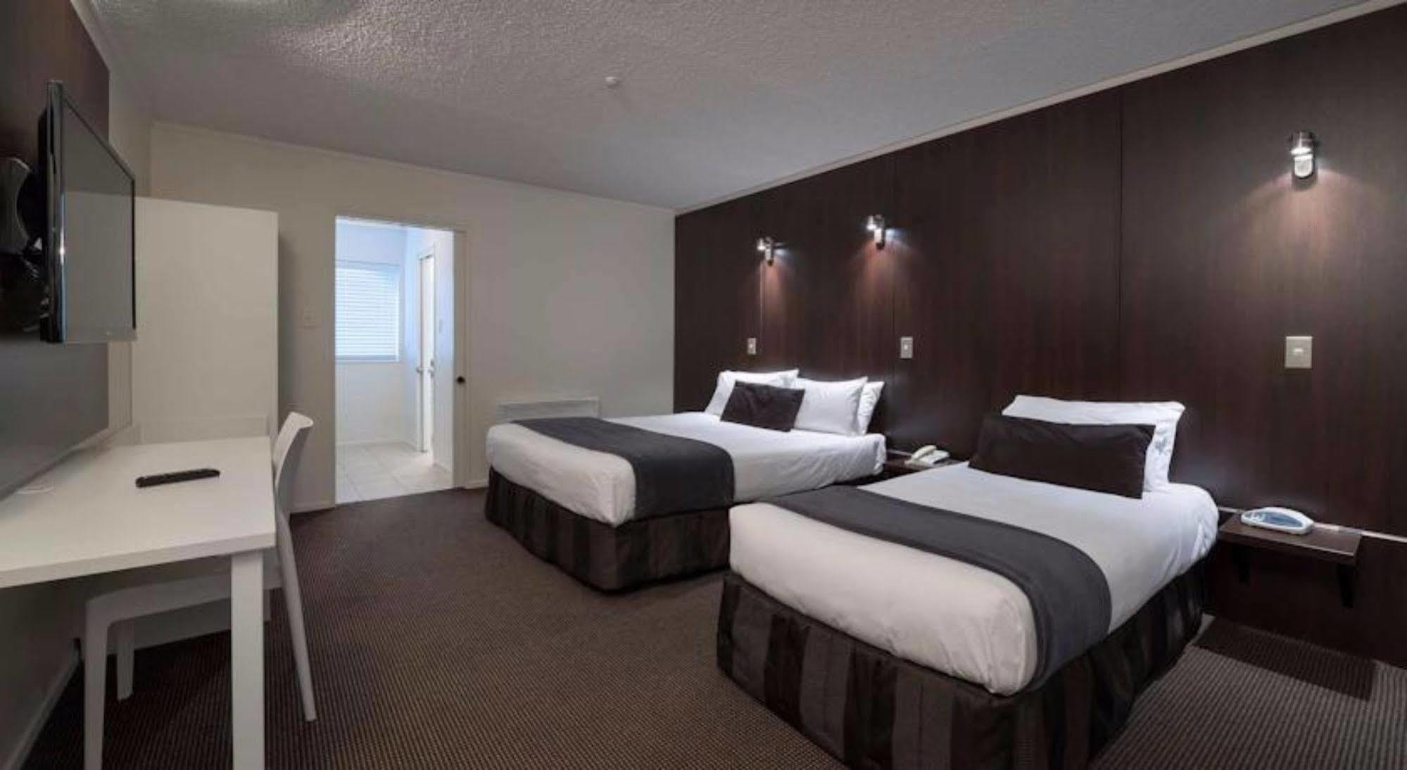 The Towers On The Park Hotell Christchurch Exteriör bild
